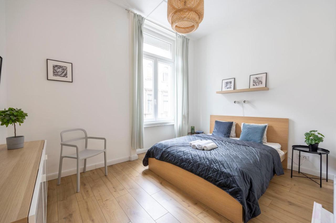 Central Grand Apartment With 5Bedrm 2Bathroom Budapest Bagian luar foto