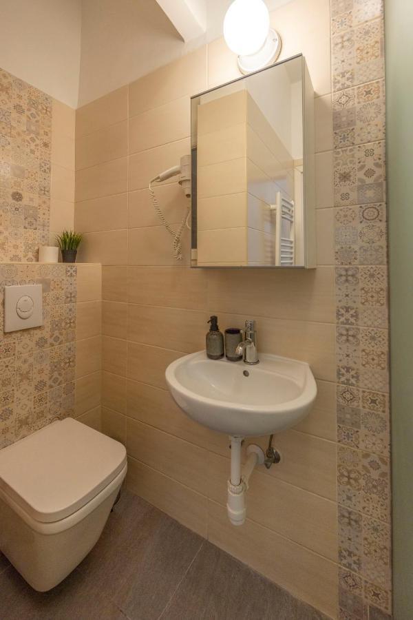 Central Grand Apartment With 5Bedrm 2Bathroom Budapest Bagian luar foto