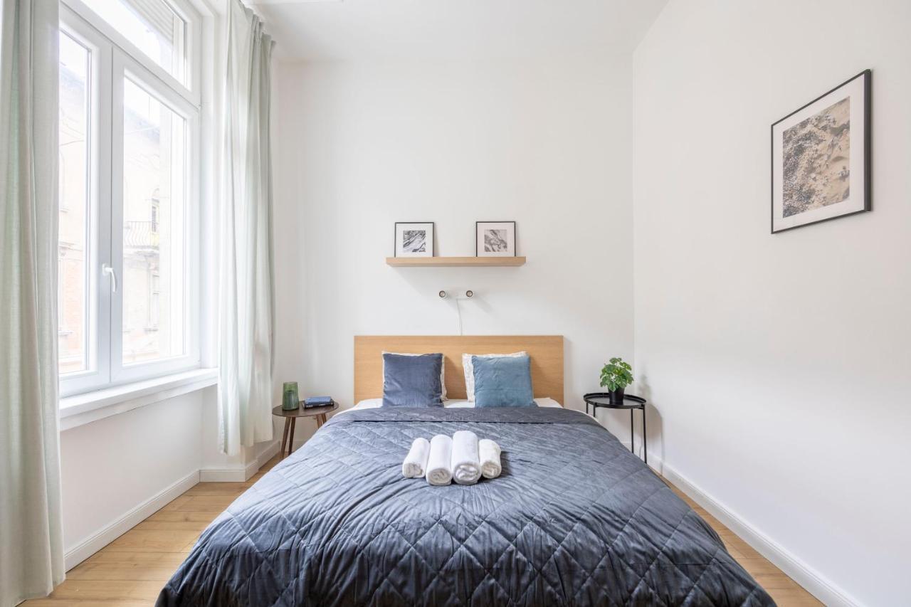 Central Grand Apartment With 5Bedrm 2Bathroom Budapest Bagian luar foto