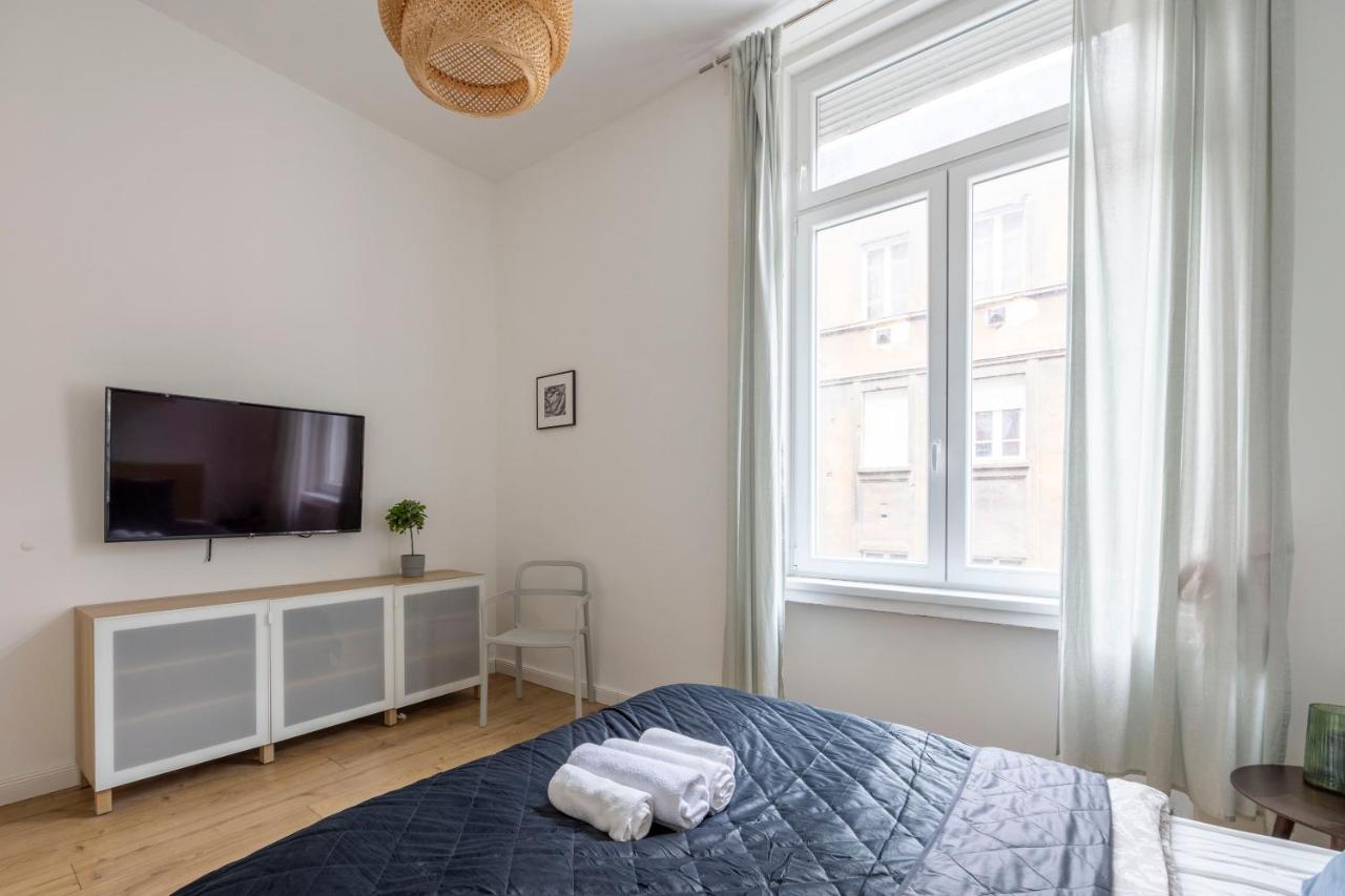 Central Grand Apartment With 5Bedrm 2Bathroom Budapest Bagian luar foto