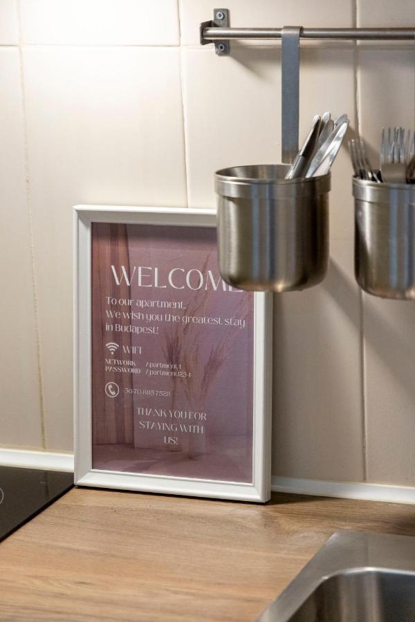 Central Grand Apartment With 5Bedrm 2Bathroom Budapest Bagian luar foto