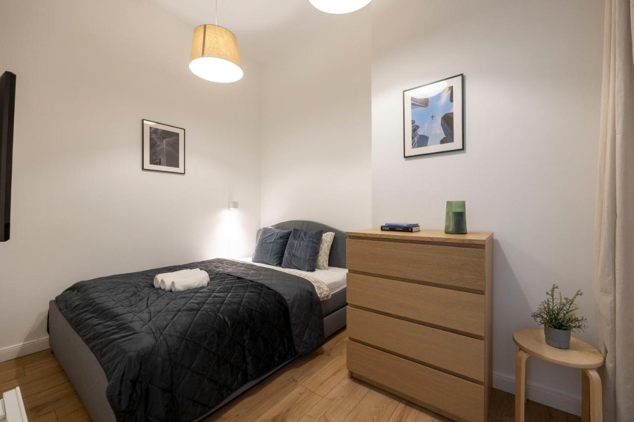 Central Grand Apartment With 5Bedrm 2Bathroom Budapest Bagian luar foto