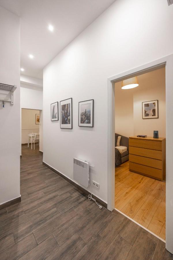 Central Grand Apartment With 5Bedrm 2Bathroom Budapest Bagian luar foto