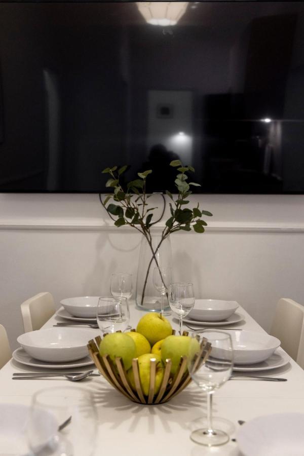 Central Grand Apartment With 5Bedrm 2Bathroom Budapest Bagian luar foto