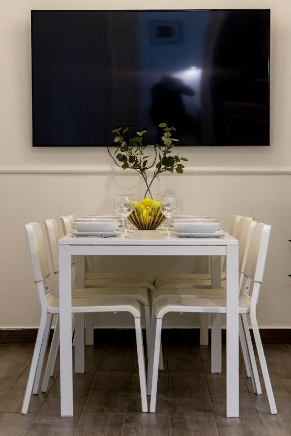 Central Grand Apartment With 5Bedrm 2Bathroom Budapest Bagian luar foto