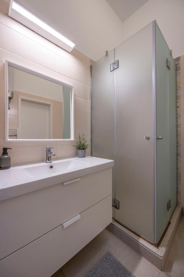 Central Grand Apartment With 5Bedrm 2Bathroom Budapest Bagian luar foto