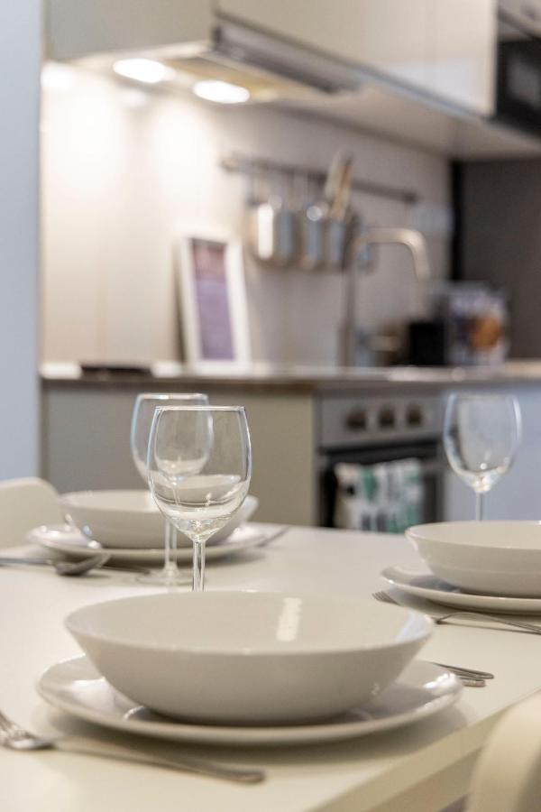 Central Grand Apartment With 5Bedrm 2Bathroom Budapest Bagian luar foto